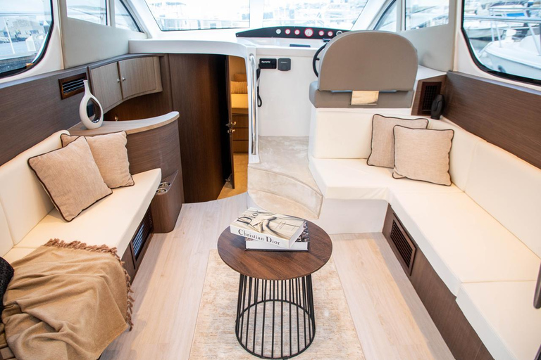 Private Yacht Tour: Dubai Boat Cruise with Optional BBQ