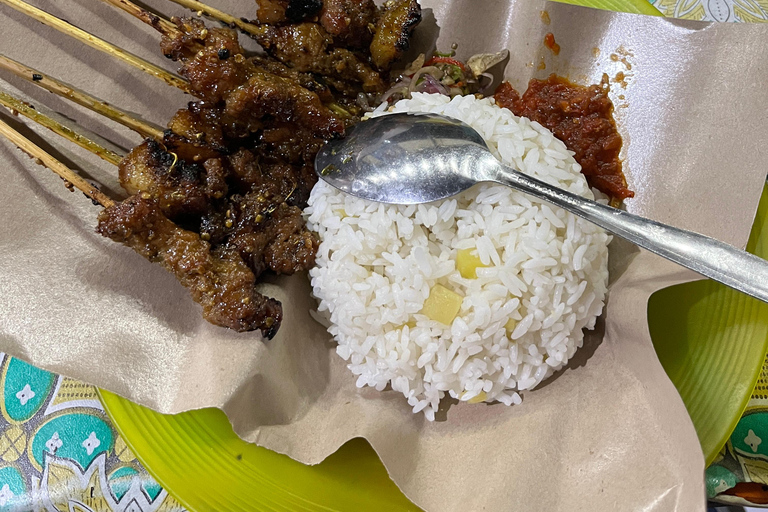 Ubud: Gianyar Night Market Food Tour with up to 17+ Tastings Tour with Transfer from Central Ubud