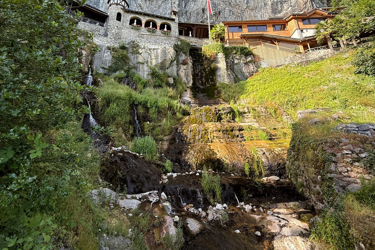 Interlaken: Tour zu den St. Beatus-Höhlen mit Abholung vom HotelInterlaken: St. Beatus-Höhlen-Tour mit Abholung vom Hotel
