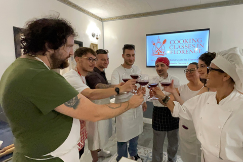 佛罗伦萨：意面制作课程，含晚餐、葡萄酒和... 唱歌！佛罗伦萨：意面制作课程，含晚餐、葡萄酒...还有歌唱！