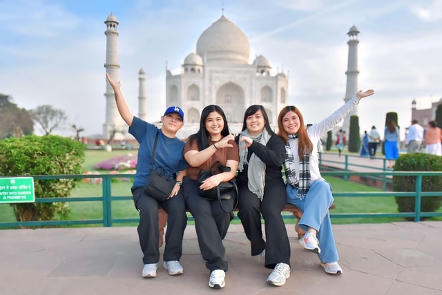 From Delhi: Private Taj Mahal and Agra Day Tour with 5*Lunch