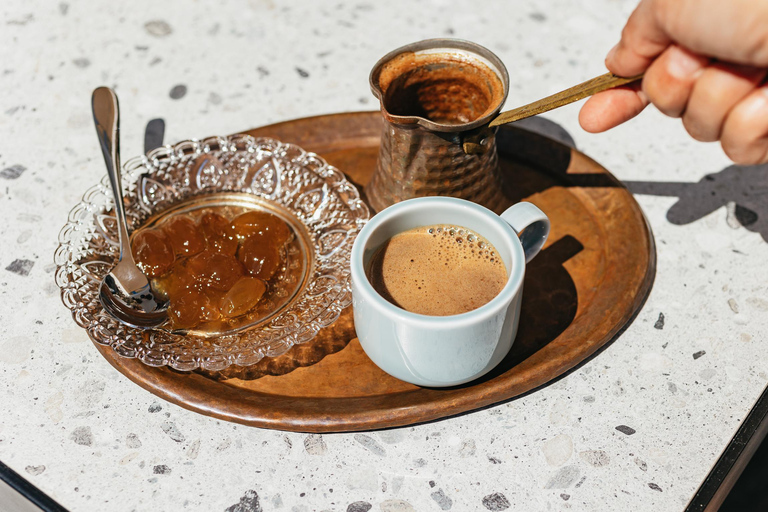 Fira : Visite guidée à pied pour les gourmets avec dégustations