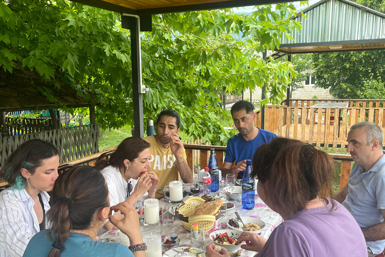 Bakú: excursión de escalada al castillo de hadas de Zagatala con acampadaBakú: Excursión al castillo encantado de Zagatala con acampada