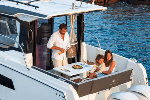 Bali: Private Sunset Yacht for Party & Birthday Sunset Private Yacht to Sanur (5PM - 7PM) – Max 9 Guests