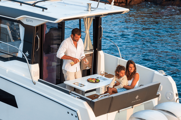 Bali: Private Sunset Yacht for Party & Birthday Sunset Private Yacht to Sanur (5PM - 7PM) – Max 9 Guests