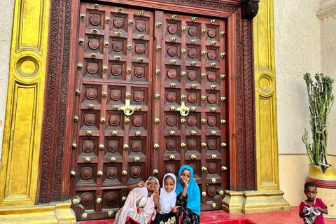 桑给巴尔：四轮摩托车探险与纪念品市场之旅