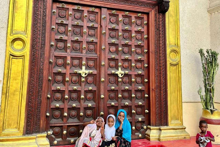 桑给巴尔：四轮摩托车探险与纪念品市场之旅