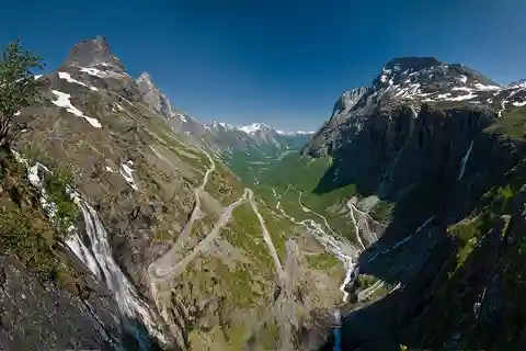 Åndalsnes: En resa genom Trollvägen och Trollmuren