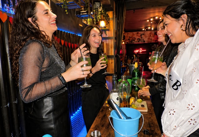 Cocktail Class in Madrid: Shake, Drink & Party