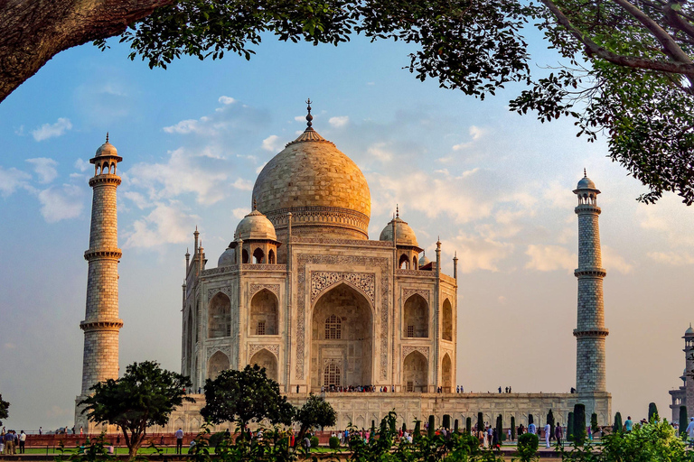 From Delhi: Taj Mahal & Agra Day Tour by Gatiman Train AC Car + 1st Class Train Tickets + Entrances + Guide + Meal