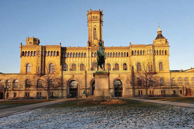 Hannover: Guided Walking/Jogging Tour with Guaranteed Insider Tips Hanover: Guided running/jogging tour with insider tip guarantee