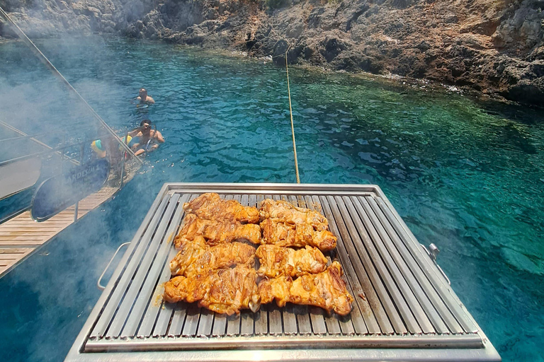 Fethiye: Private Boat Tour with BBQ and Hotel Transfer