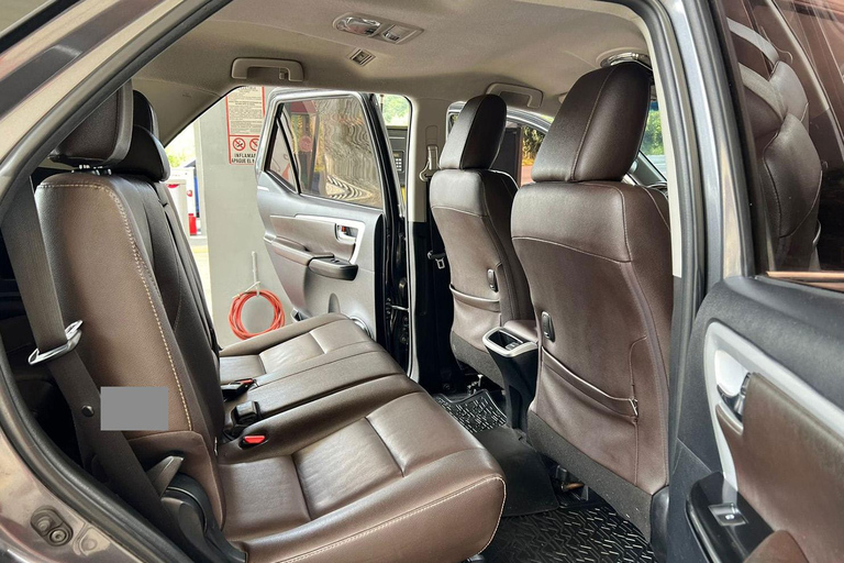 Lima: Private Airport Transfer in Luxury SUV