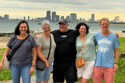 Tour privato del cibo di strada di Da Nang con guida turistica LGBTTour in moto