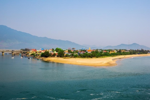 Hai Van Pass, Lang Co Strand & Truoi Dorf von Hue Stadt ausPrivate Tour