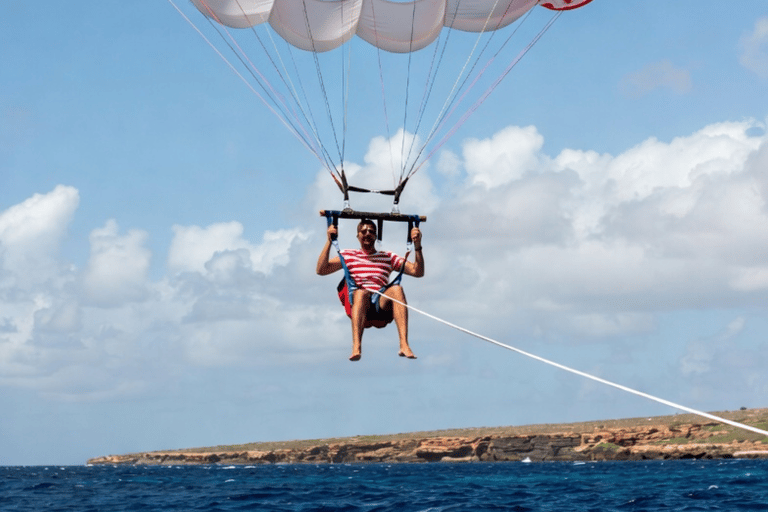 Parasailing z panoramicznym widokiem na Sal (Wyspy Zielonego Przylądka)Parasailing z widokiem na Sal (Wyspy Zielonego Przylądka)