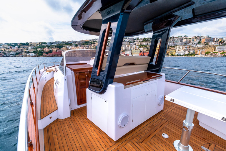 Capri: Secret Corners Boat Tour with Local Skipper