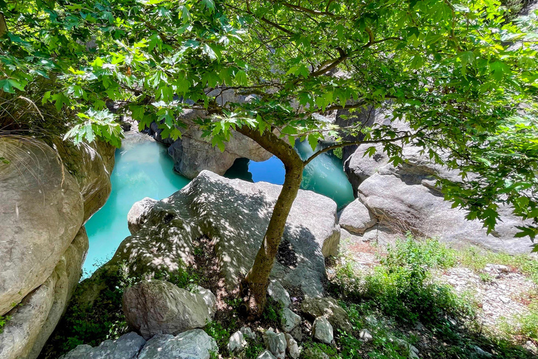 Wanderung auf den Gamti Berg und den Bovilla See von Tirana aus mit dem Land Rover