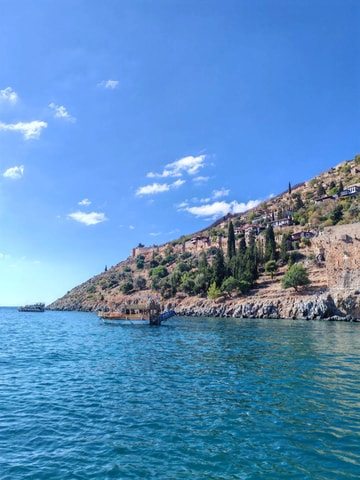 Alanya: Pirate Boat Tour with Swimming Stops & Foam Party
