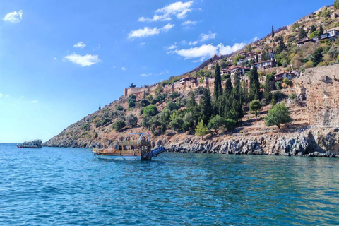 Alanya: Pirate Boat Tour with Swimming Stops & Foam Party