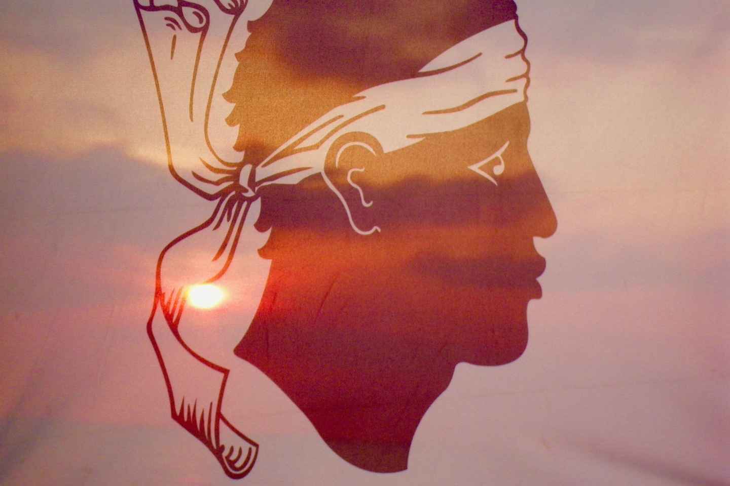 Tour in barca al tramonto lungo la costa riserva