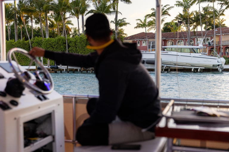 Miami: Millionaire's Row Cruise with Bay Swim Stop