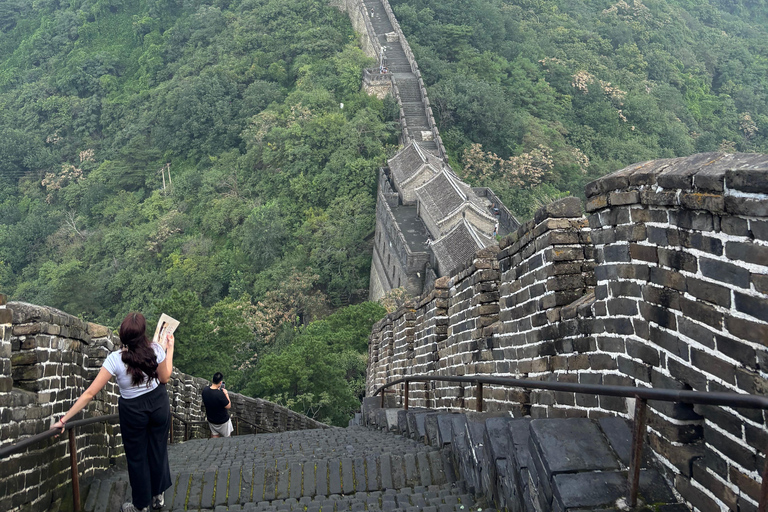 Beijing: Tiananmen Square & Great Wall Private Tour Russian-speaking tour guide