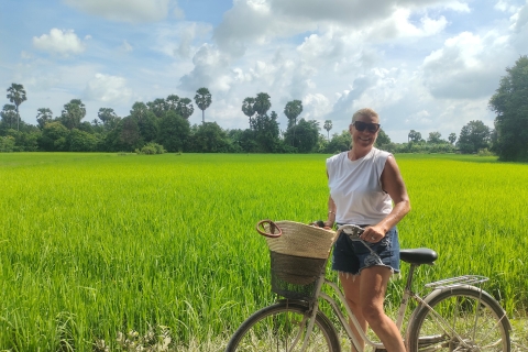 En bici por el pueblo y el campo con cena localExcursión en bici por el pueblo de Odambang y cena con un lugareño