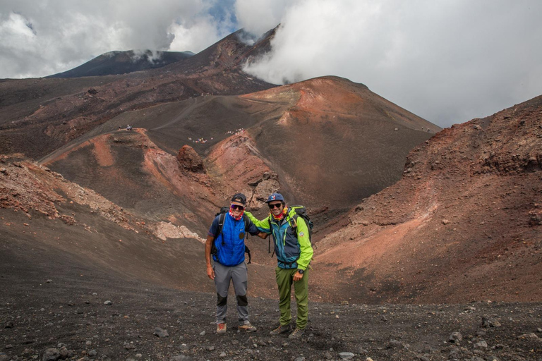 Etna: Caminhada guiada na área do cume com passeio de teleférico