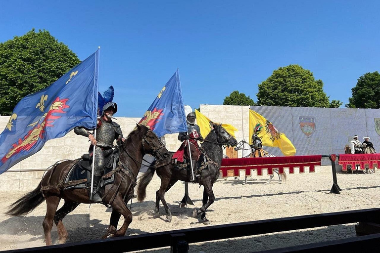 巴黎专属之旅：香波堡城堡高尔夫球车+纪念品小型货车（最多可载6人）