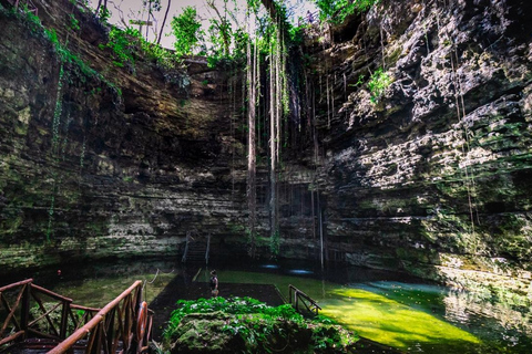 Au départ de Cancun : Ek Balam et visite des cénotes avec déjeuner et transfert