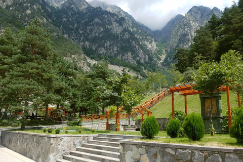 Excursion d'une journée de Tbilissi aux montagnes du Caucase avec HeritagesOffre de visite de groupe (Van ou Minibus jusqu'à 15 pax)