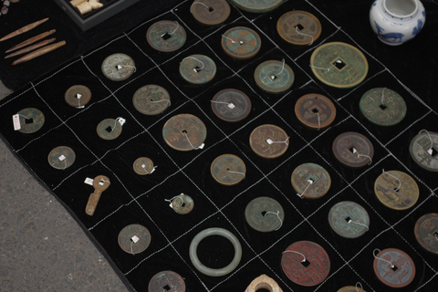 Hangzhou Ghost Market Adventure: Antique Hunt & Bargain