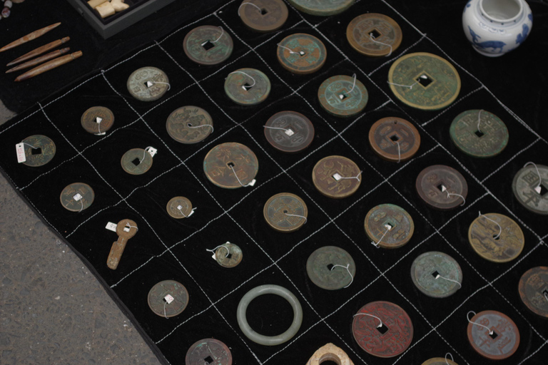 Hangzhou Ghost Market Adventure: Antique Hunt & Bargain