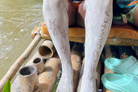 Fattoria di marijuana, rafting su bambù e tour della spiaggia della Grotta dei MediciDa Montego Bay