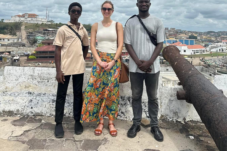 Accra: 2-Day Cape Coast and Nature Tour with Guide