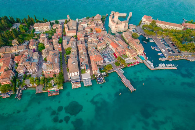 From Venice: Exclusive Full-Day Tour of Verona and Lake Garda