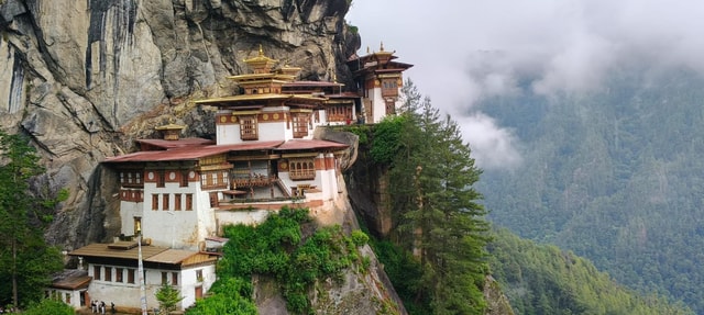 7 Tage in Bhutan mit Fluss-Rafting, Mittagessen auf dem Bauernhof & Steinbad