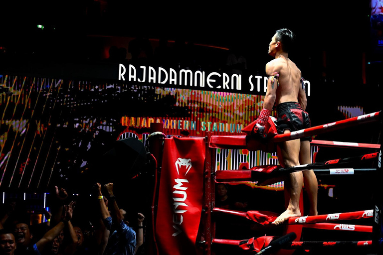 Bangkok : Boxe Muay Thai à Rajadamnern avec transfert à l&#039;hôtelSiège en 2ème classe + transfert privé à l&#039;hôtel