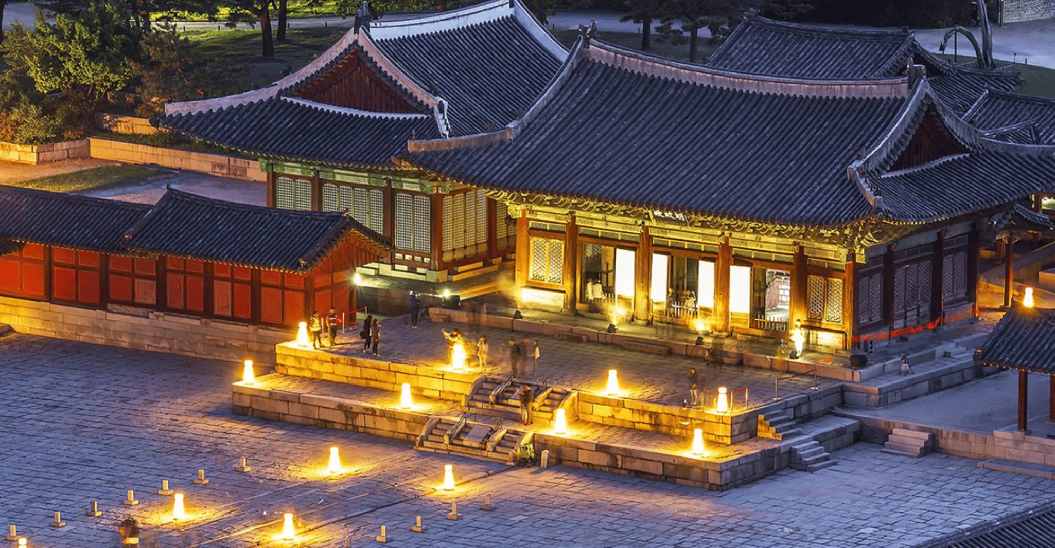 Seoul: Nighttime Tour of Palace, Market, Naksan Park & More