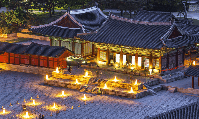 Seoul: Nighttime Tour of Palace, Market, Naksan Park & More