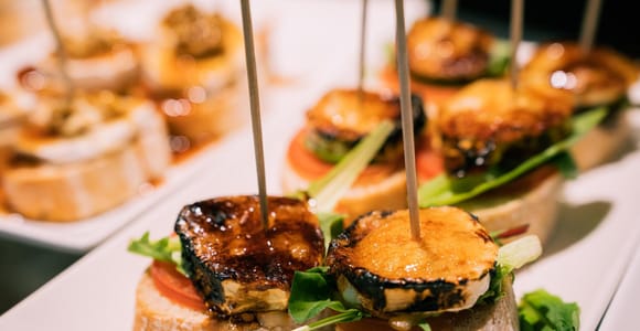 Bilbao Food Tour with Pintxos & Drinks with a Local