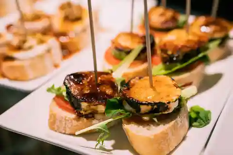 Tour gastrónomico de Bilbao con Pintxos y Bebidas con un Local