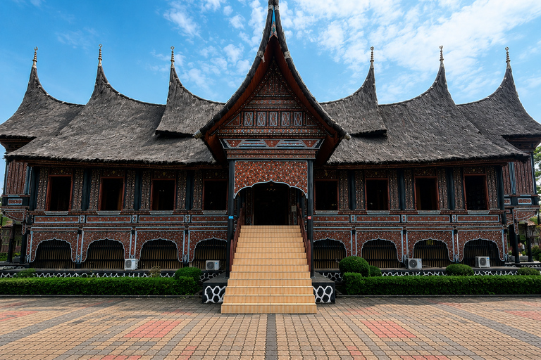 Jakarta: City Highlights Tour with Miniature Park Entry