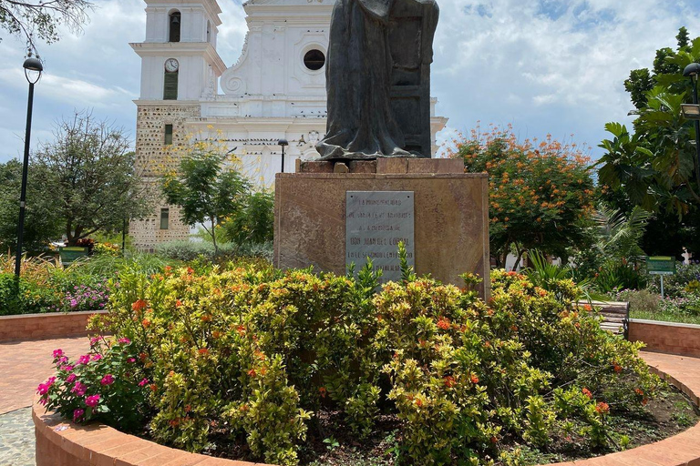 Medellín: tour coloniale di un'intera giornata con guidaMedellin: tour coloniale di un'intera giornata con guida