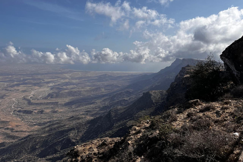 Excursión a Salalah Este: Experimenta la ciudad de Taqa y el estilo de vida de montaña