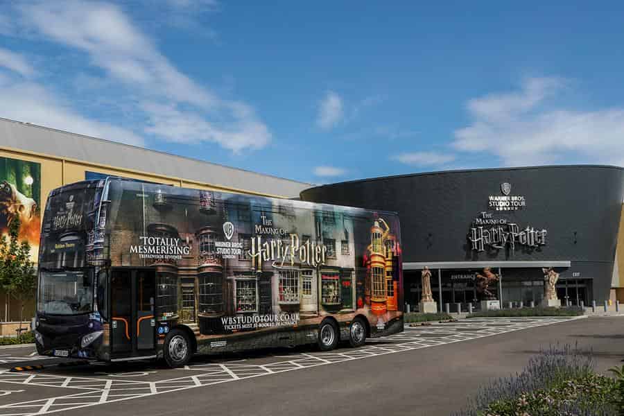 London: Warner Bros. Studio Tour Shuttlebus mit Film. Foto: GetYourGuide London: Warner Bros. Studio Tour Shuttlebus mit Film. Foto: GetYourGuide