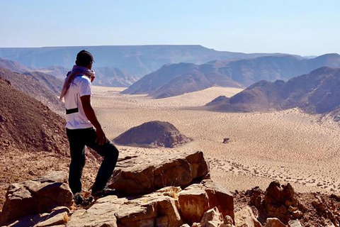 Wadi Rum: Full Day Hiking Tour to Burdah Arch with Lunch