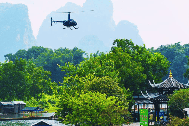 Yangshuo: Experiencia de vuelo panorámico en helicóptero por el río Yulong