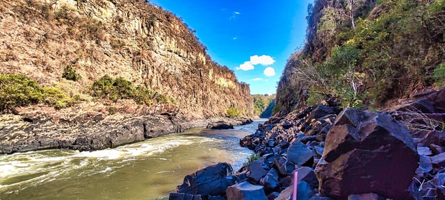 Guided Hike down the Zambezi Gorge